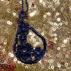 Tear drop floral necklace